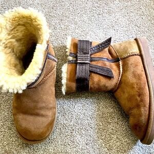 UGG Leather‎ Side Bow Slip On Sherpa Lined Ankle Boots Size 6